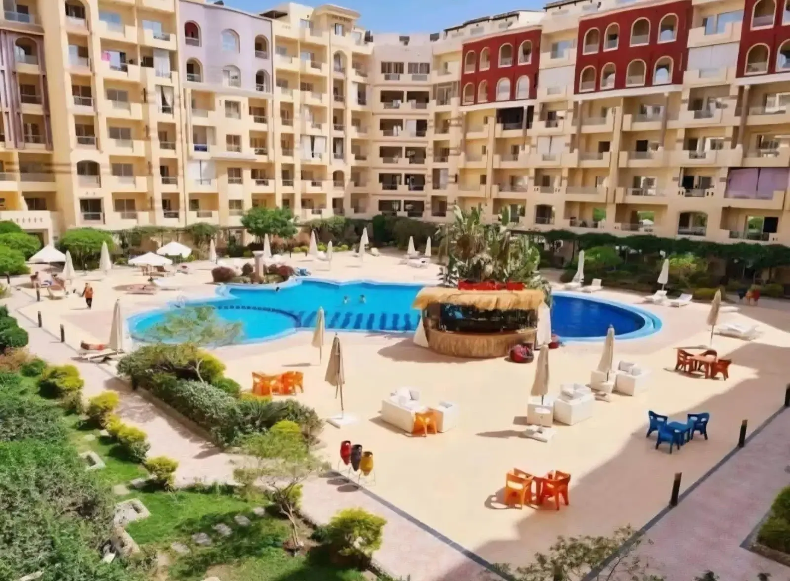 hurghada swimming pool